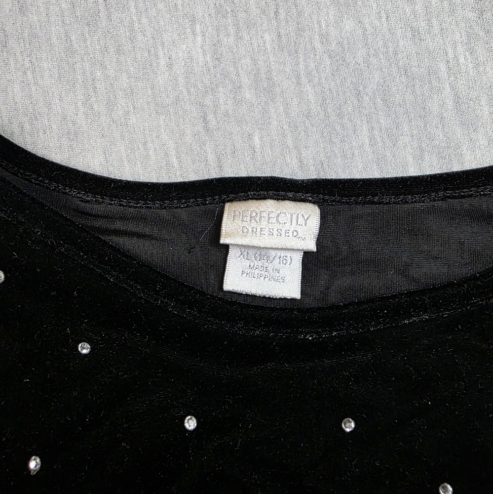 Elegant Black Velvet Girls XL 14/16 Top - Picture 2 of 5